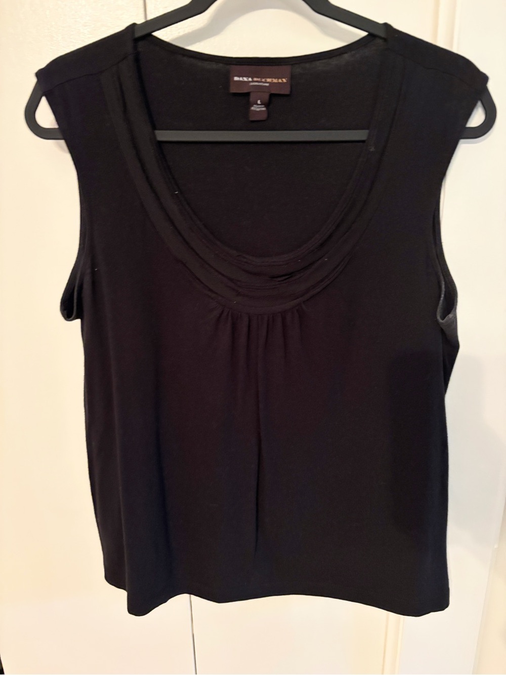Dana Buchman Black Sleeveless Scoop Neck Tank